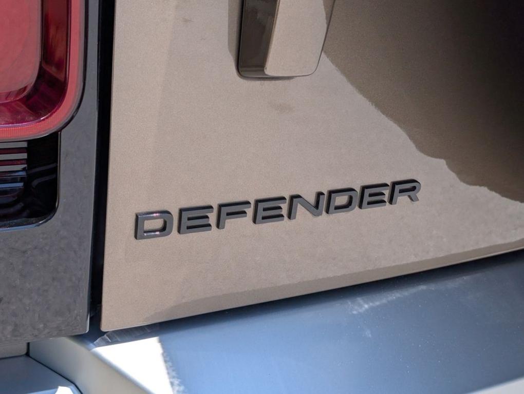 صورة 36 لـ 2024 LAND Rover DEFENDER P500 SE