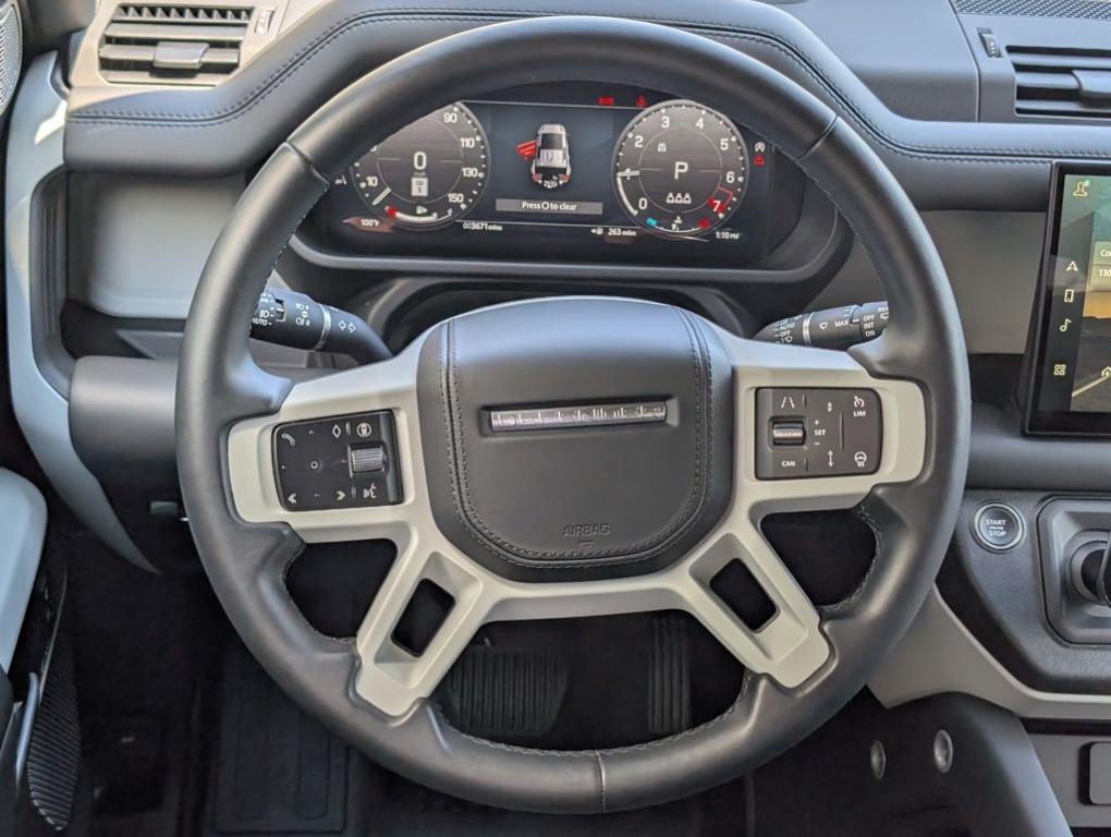 صورة 27 لـ 2024 LAND Rover DEFENDER P500 SE