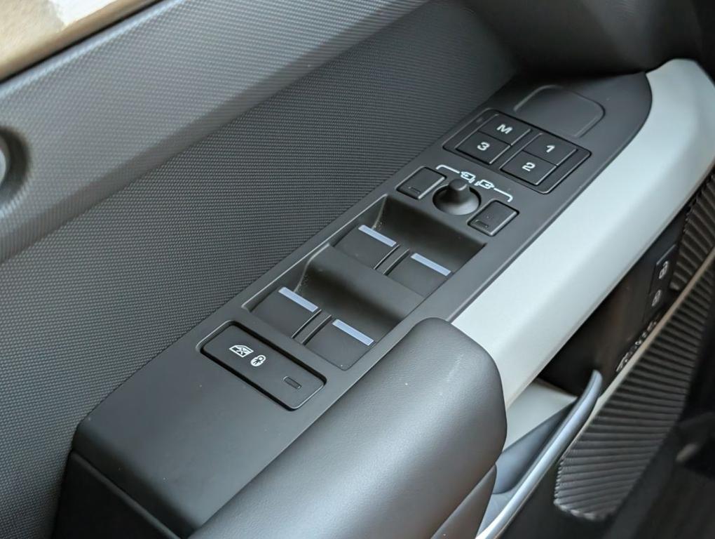 صورة 33 لـ 2024 LAND Rover DEFENDER P500 SE