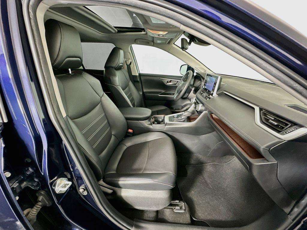 2020 Toyota RAV4 HYBRID LIMITED — фото 28