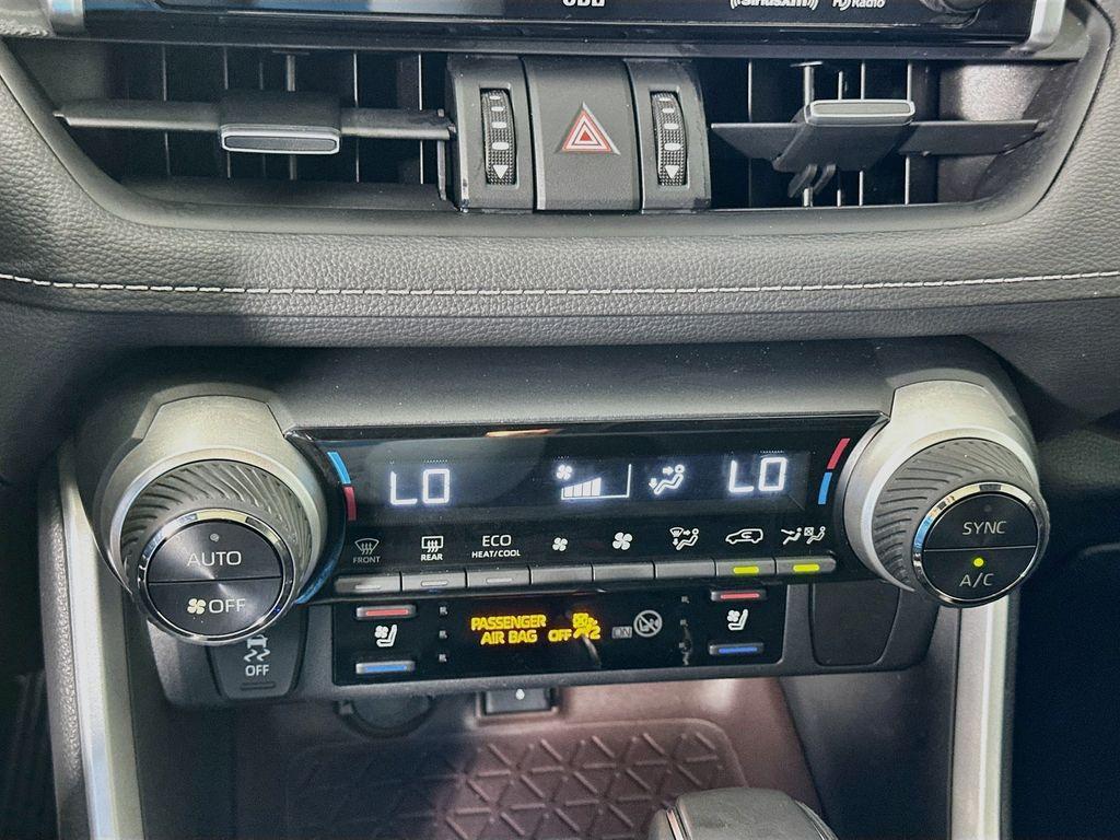 2020 Toyota RAV4 HYBRID LIMITED — фото 15