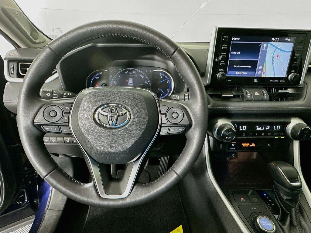 2020 Toyota RAV4 HYBRID LIMITED — фото 11