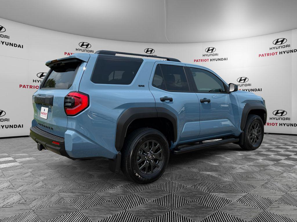 2025 Toyota 4RUNNER SR5 — миниатюра 3