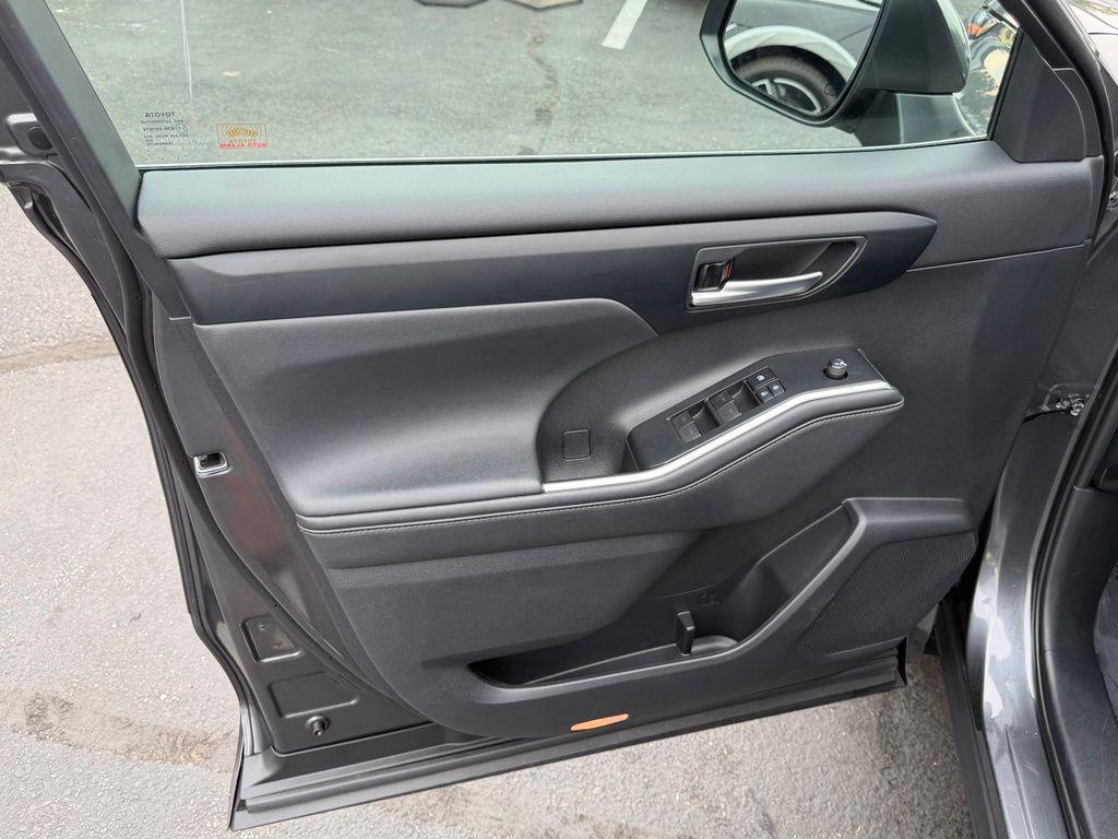 صورة 9 لـ 2020 Toyota HIGHLANDER HYBRID XLE
