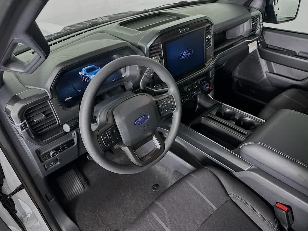 صورة 2 لـ 2026 FORD F-150 STX