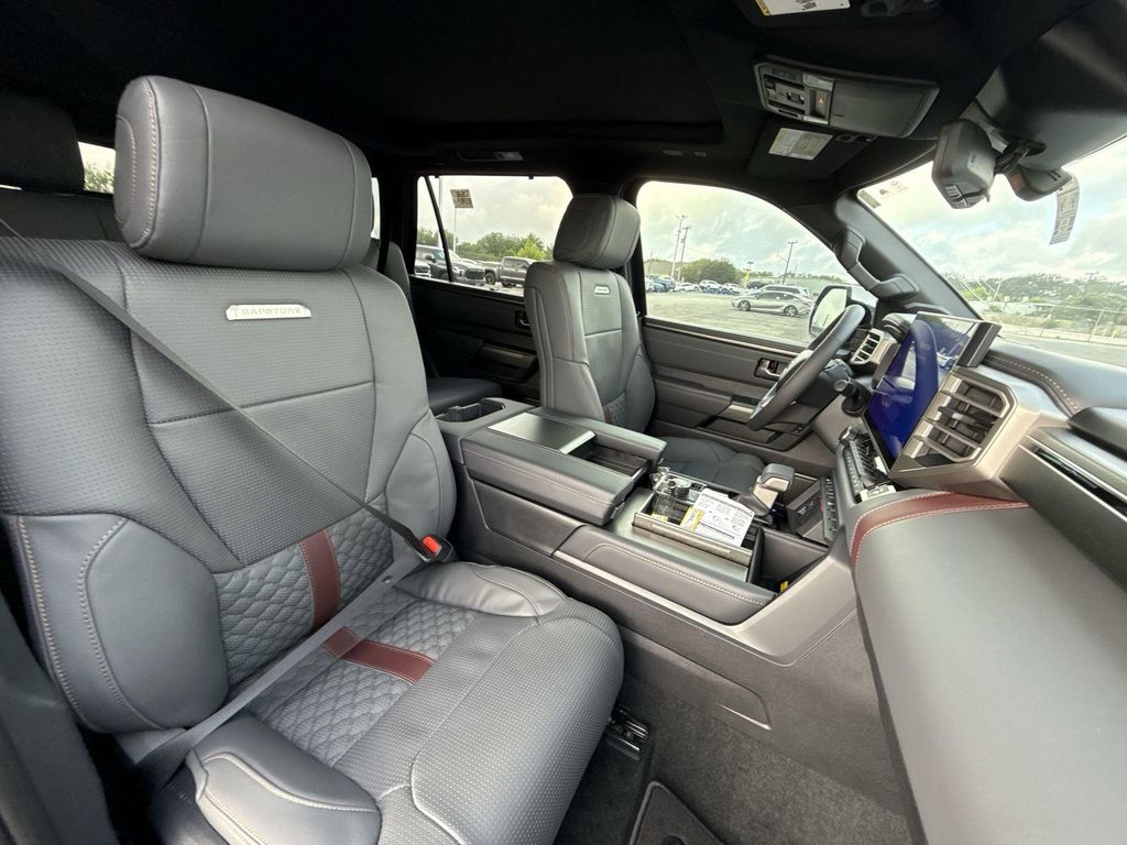صورة مصغرة 27 لـ 2026 Toyota SEQUOIA CAPSTONE