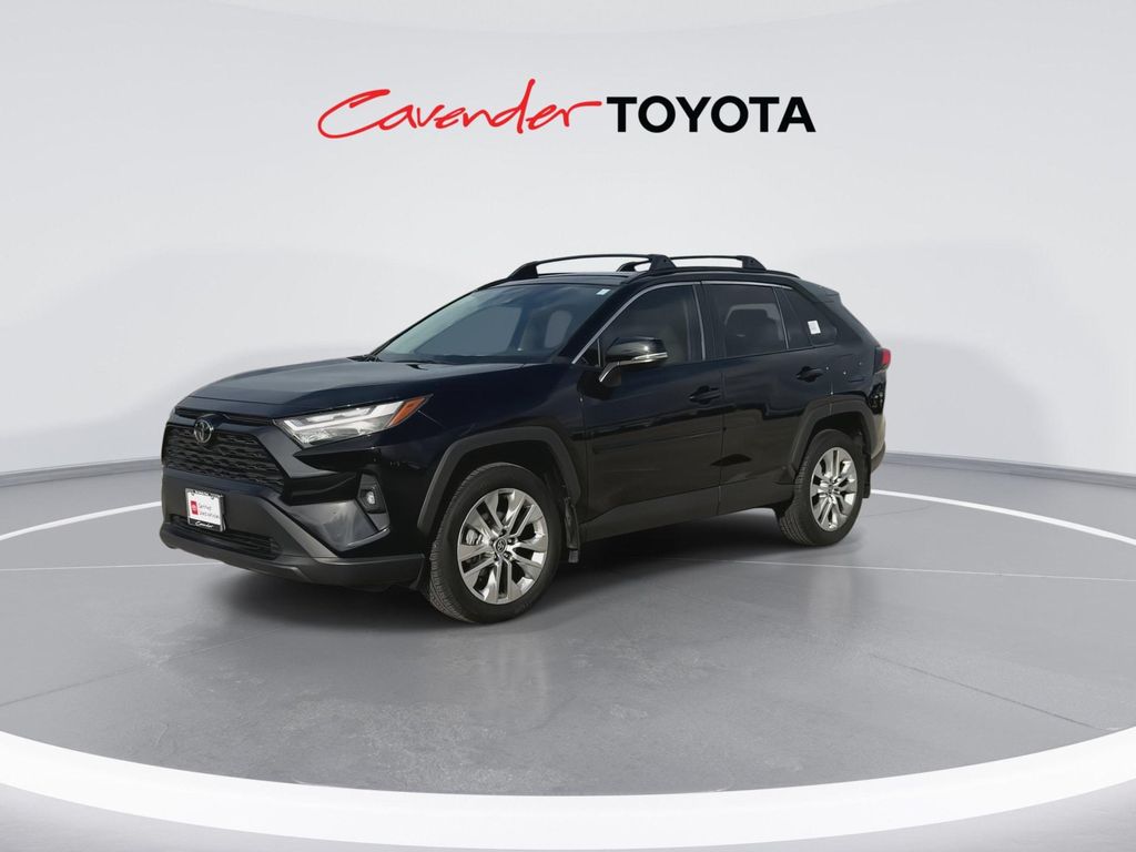 2025 Toyota RAV4 XLE PREMIUM — фото 4