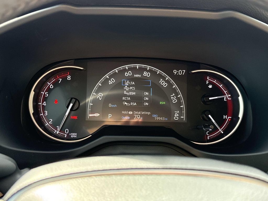 2025 Toyota RAV4 XLE PREMIUM — фото 10