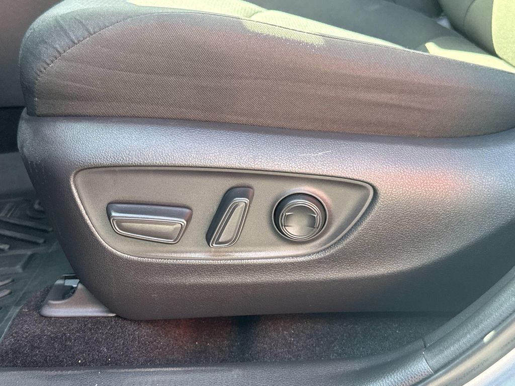 صورة مصغرة 14 لـ 2024 Toyota RAV4 HYBRID XLE