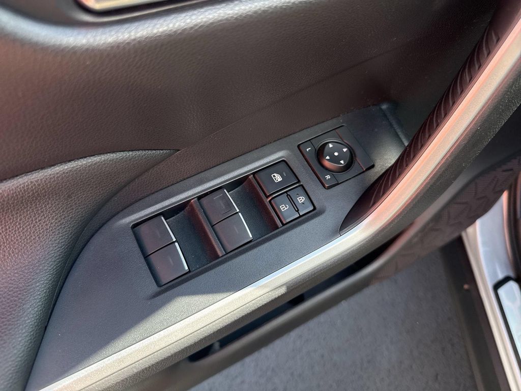 صورة مصغرة 15 لـ 2024 Toyota RAV4 HYBRID XLE