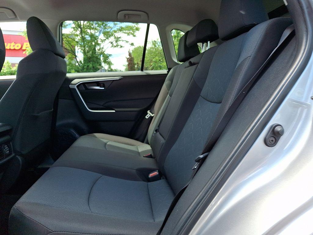 2025 Toyota RAV4 XLE 照片 10