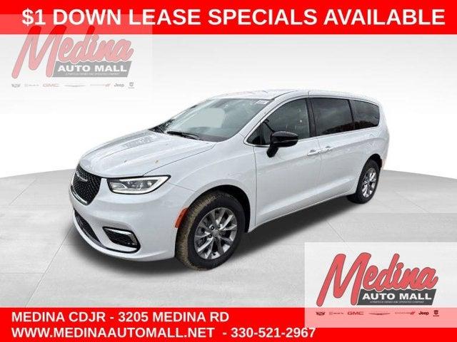 New 2026 Chrysler Pacifica Select