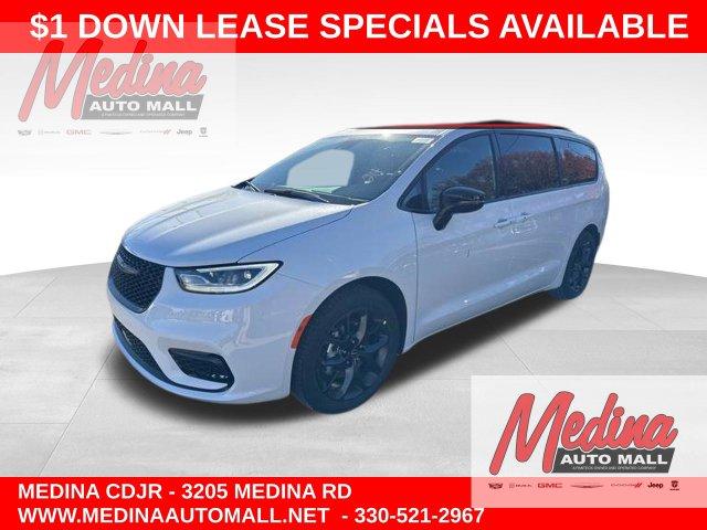 New 2026 Chrysler Pacifica Select
