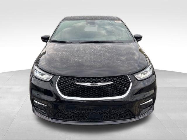 New 2026 Chrysler Pacifica Select