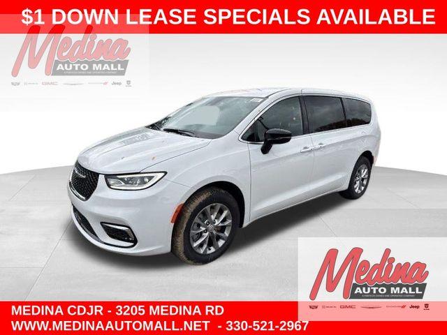 New 2026 Chrysler Pacifica Select