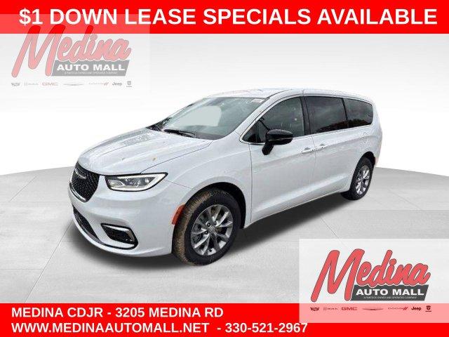 New 2026 Chrysler Pacifica Select