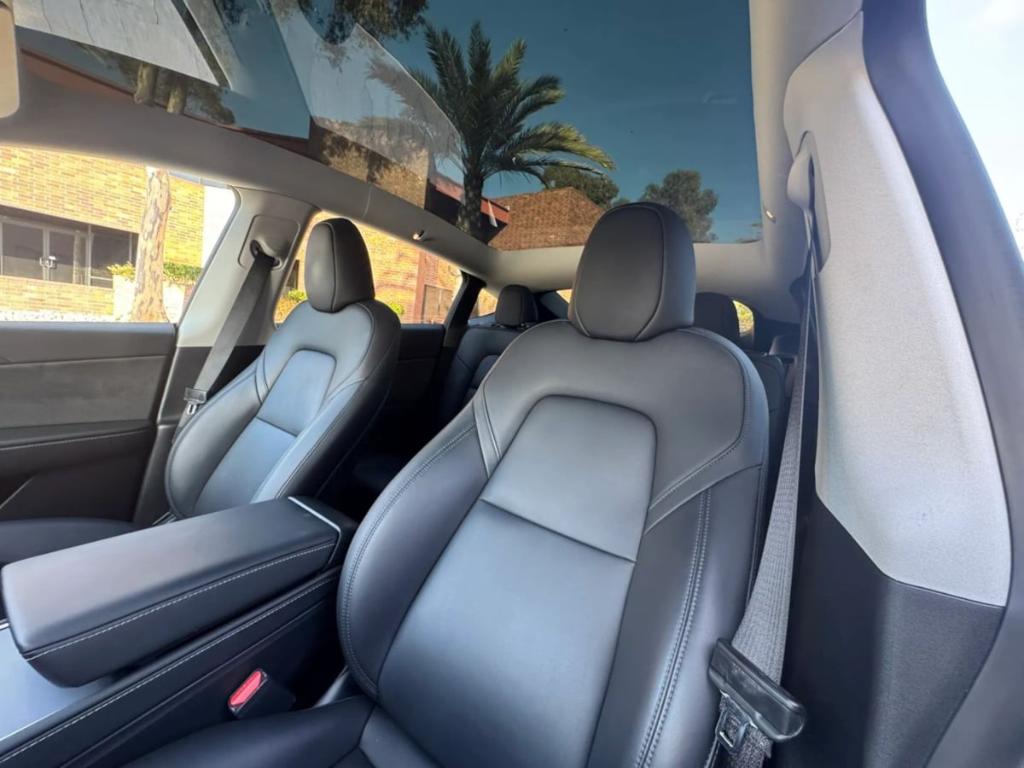 TESLA MODEL Y LONG RANGE - 10