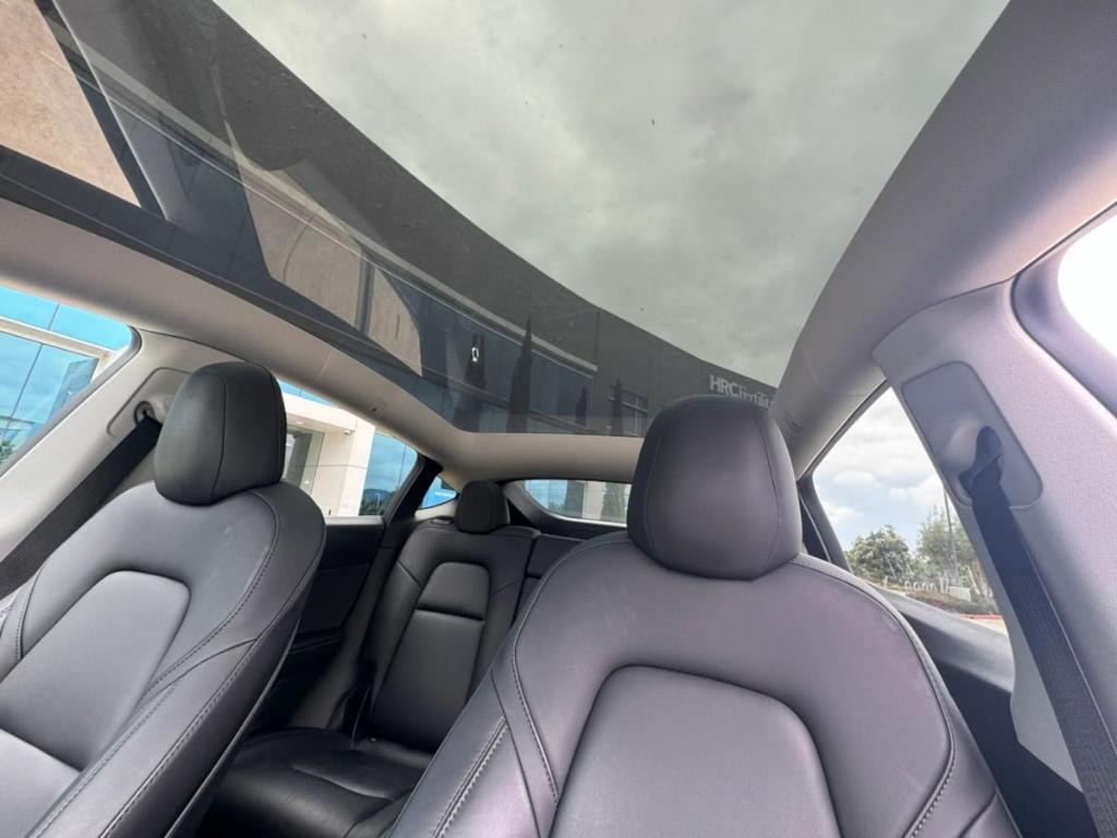 TESLA MODEL Y LONG RANGE - 9