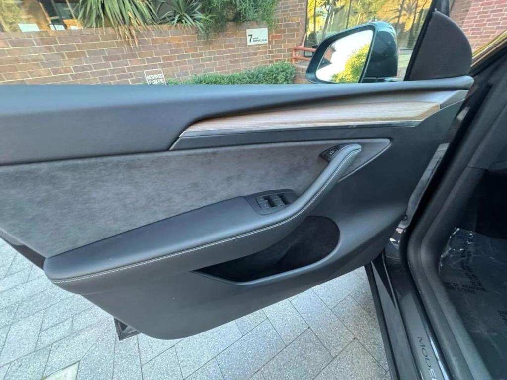 2024 Tesla MODEL Y LONG RANGE 缩略图 25