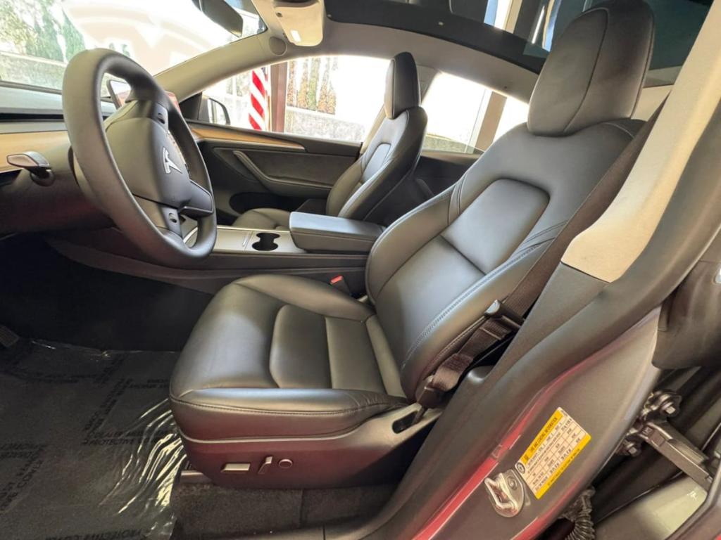 2024 Tesla MODEL Y LONG RANGE photo 9