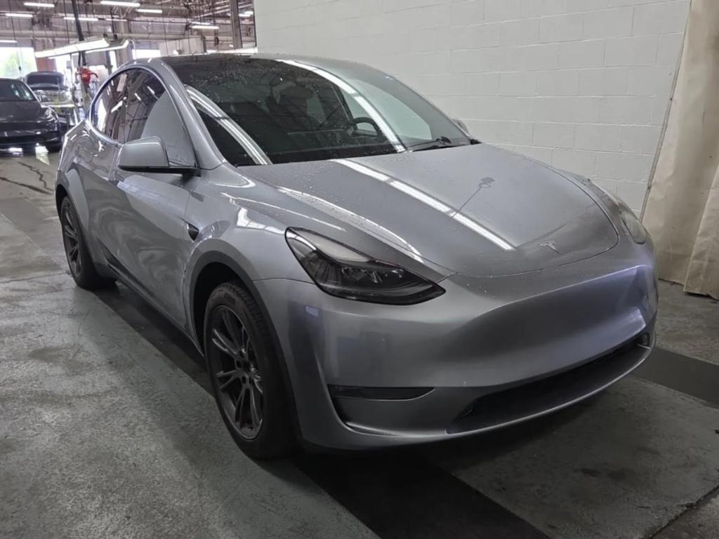 2024 Tesla MODEL Y LONG RANGE — фото 6