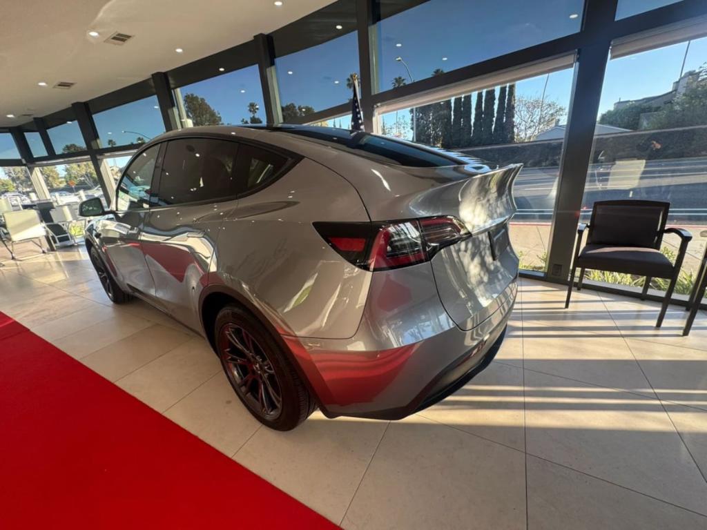 2024 Tesla MODEL Y LONG RANGE photo 5