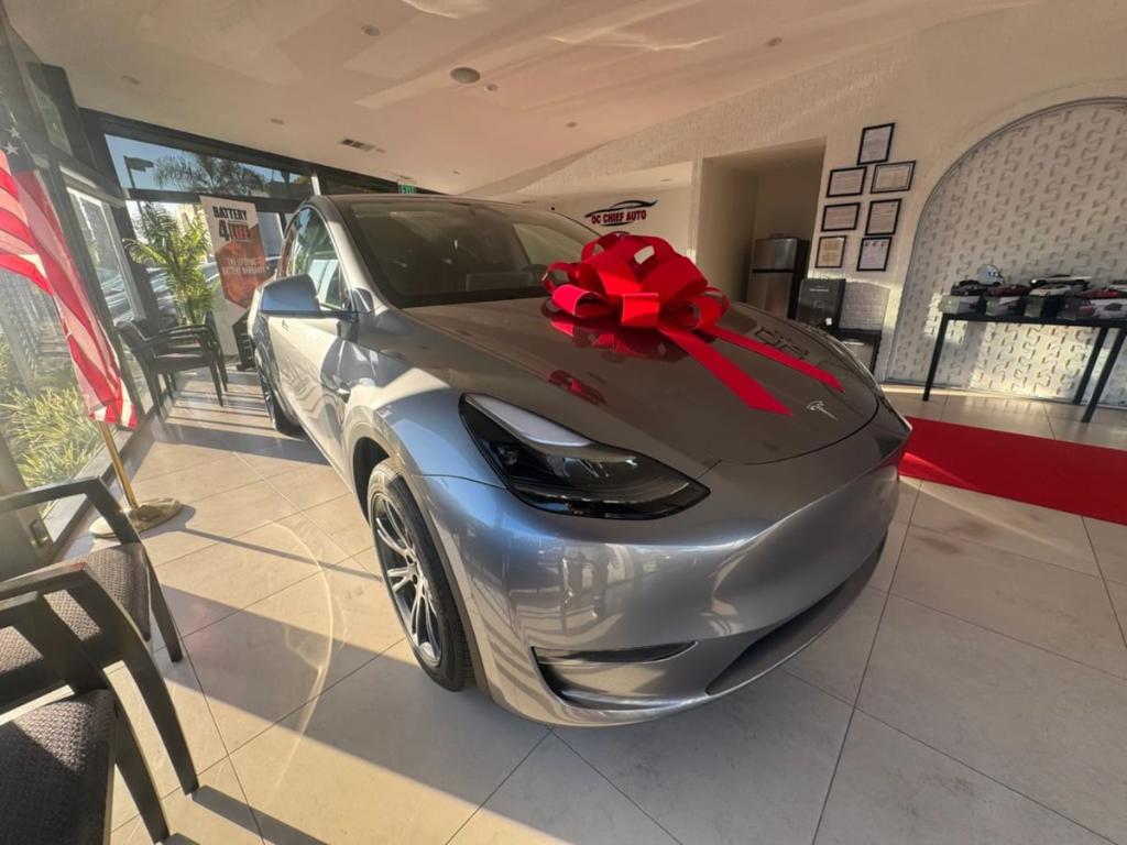 2024 Tesla MODEL Y LONG RANGE photo 3