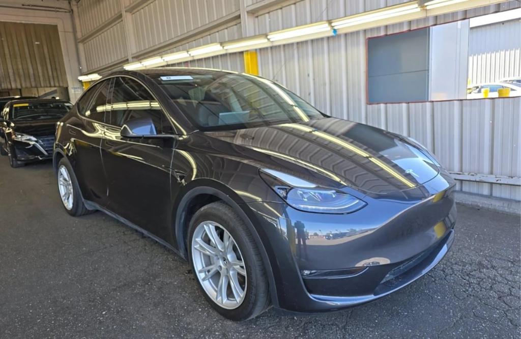 TESLA MODEL Y LONG RANGE - 2
