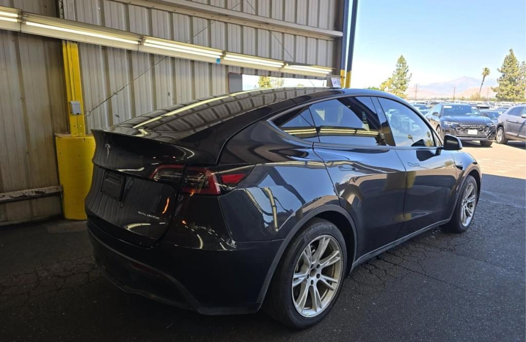 TESLA MODEL Y LONG RANGE - 3