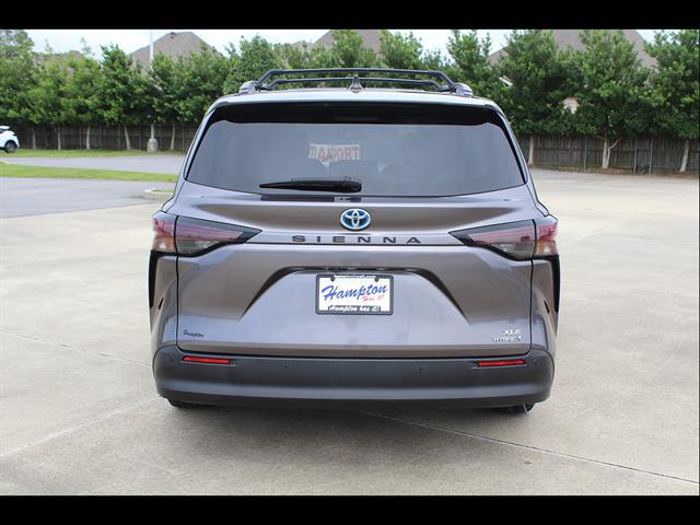 2023 TOYOTA SIENNA XLE photo 7