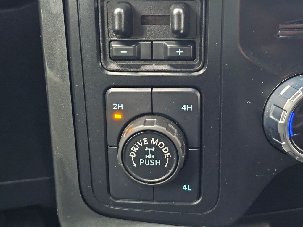 صورة مصغرة 32 لـ 2023 FORD F-150 XLT