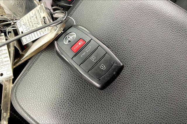 صورة مصغرة 34 لـ 2025 Toyota 4RUNNER SR5