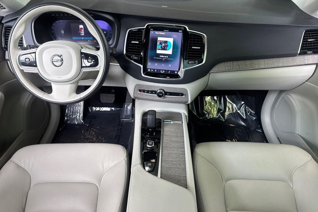 2023 Volvo XC90 B5 PLUS thumbnail 15