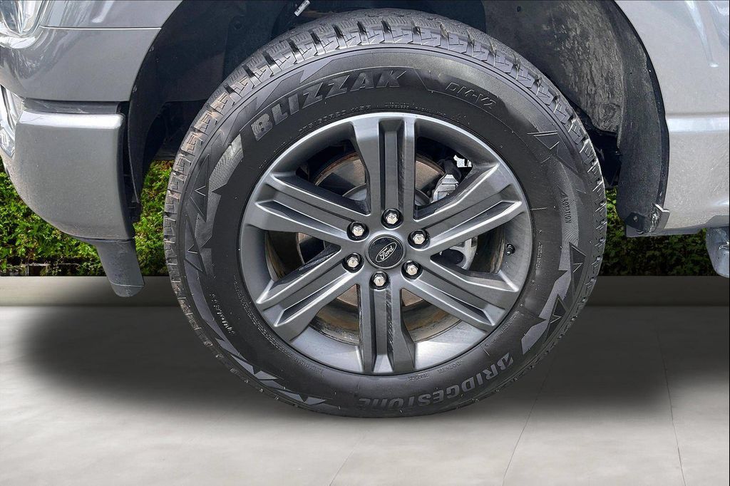 2023 FORD F-150 LARIAT photo 10