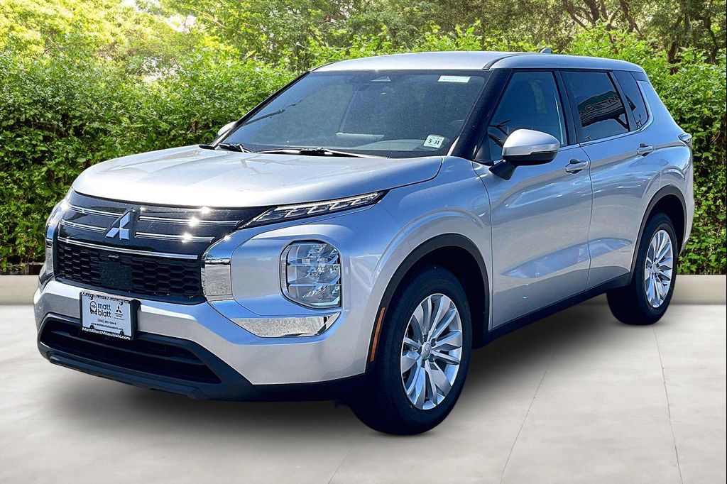 New 2026 Mitsubishi Outlander ES