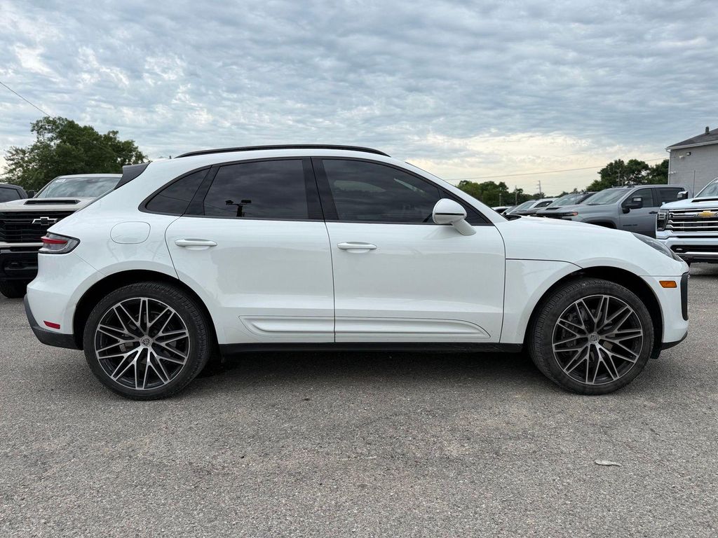 صورة 7 لـ 2023 Porsche MACAN
