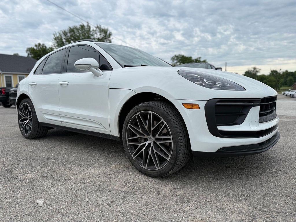 صورة 8 لـ 2023 Porsche MACAN