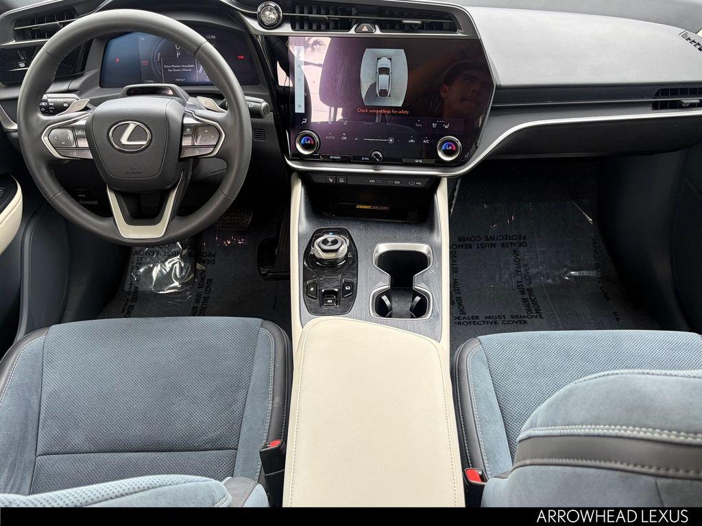 صورة 30 لـ 2023 Lexus RZ 450E LUXURY