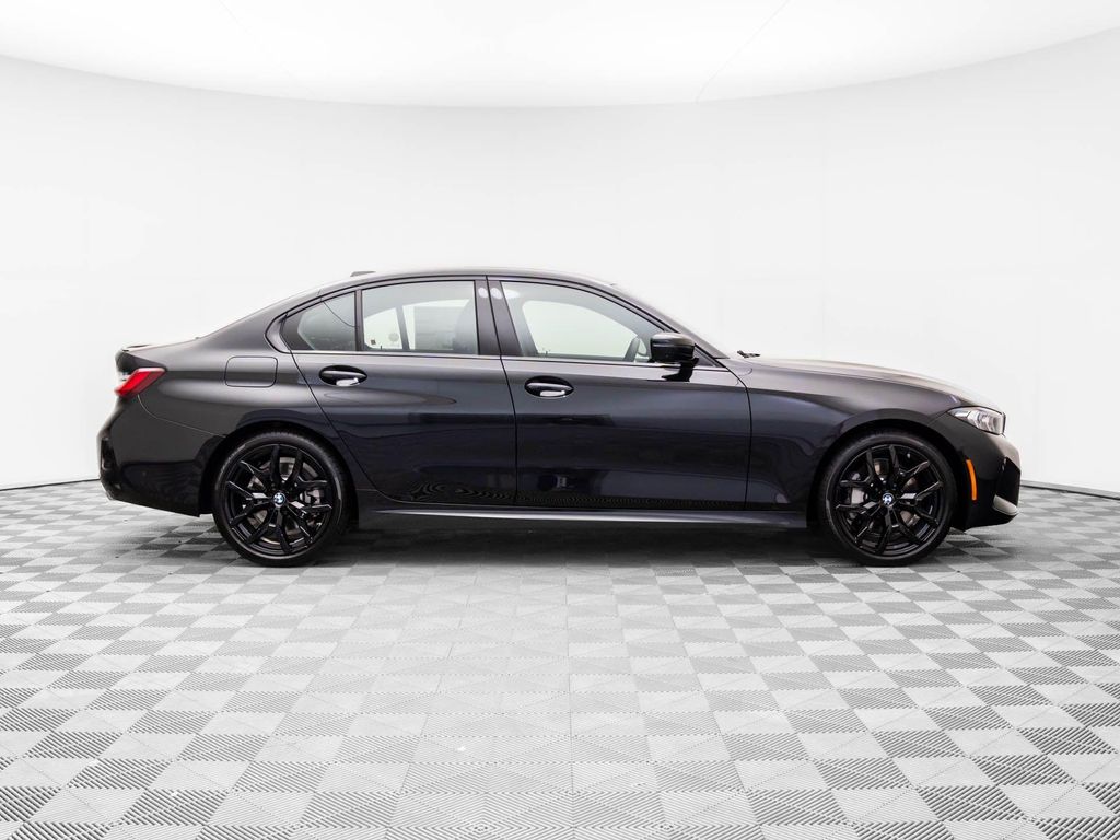 صورة 7 لـ 2026 BMW 330 I XDRIVE