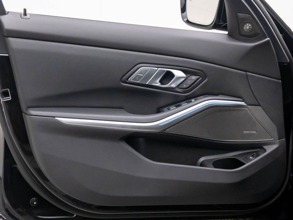 صورة مصغرة 13 لـ 2026 BMW 330 I XDRIVE