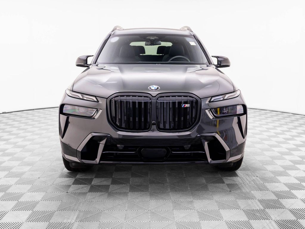 صورة 10 لـ 2027 BMW X7 M60I