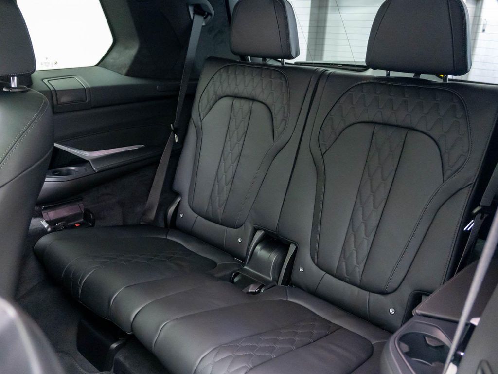 2027 BMW X7 M60I — миниатюра 19