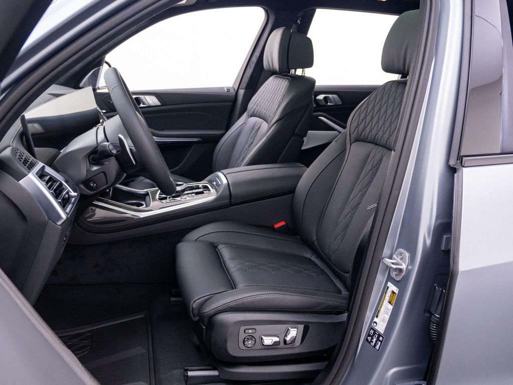 2027 BMW X7 M60I — миниатюра 17