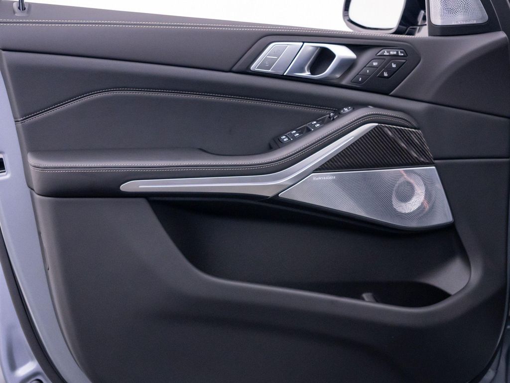 2027 BMW X7 M60I — миниатюра 14