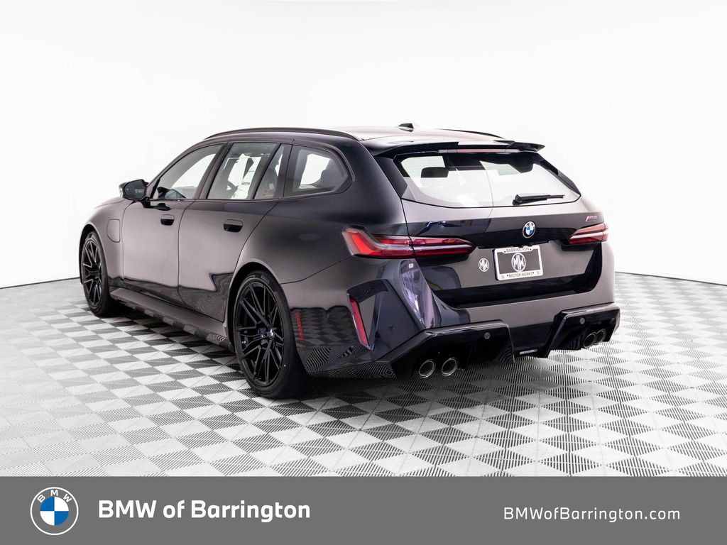 صورة 3 لـ 2027 BMW M5 BASE