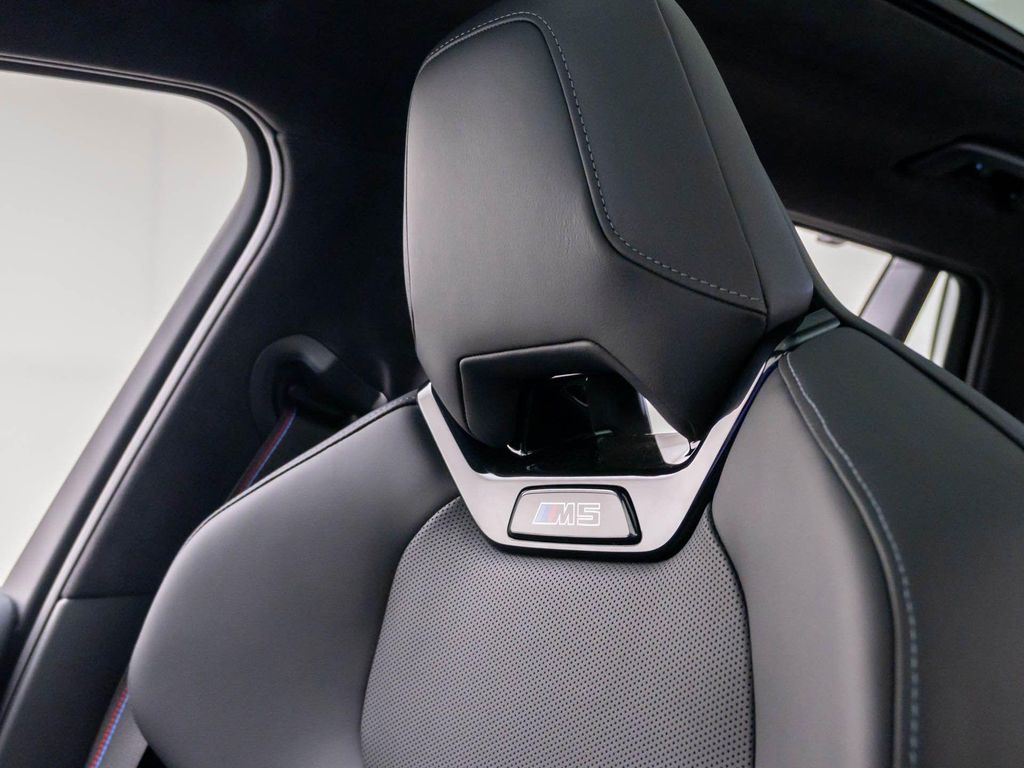 2027 BMW M5 BASE — миниатюра 30