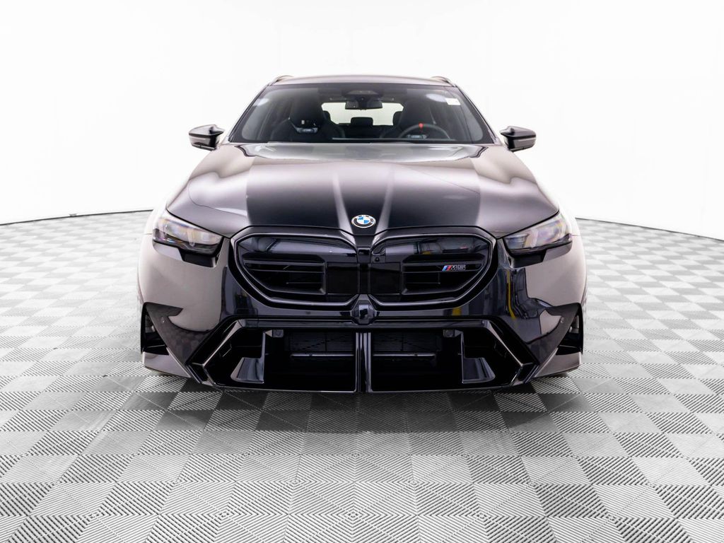 صورة 10 لـ 2027 BMW M5 BASE