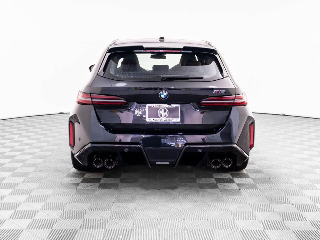 صورة 5 لـ 2027 BMW M5 BASE