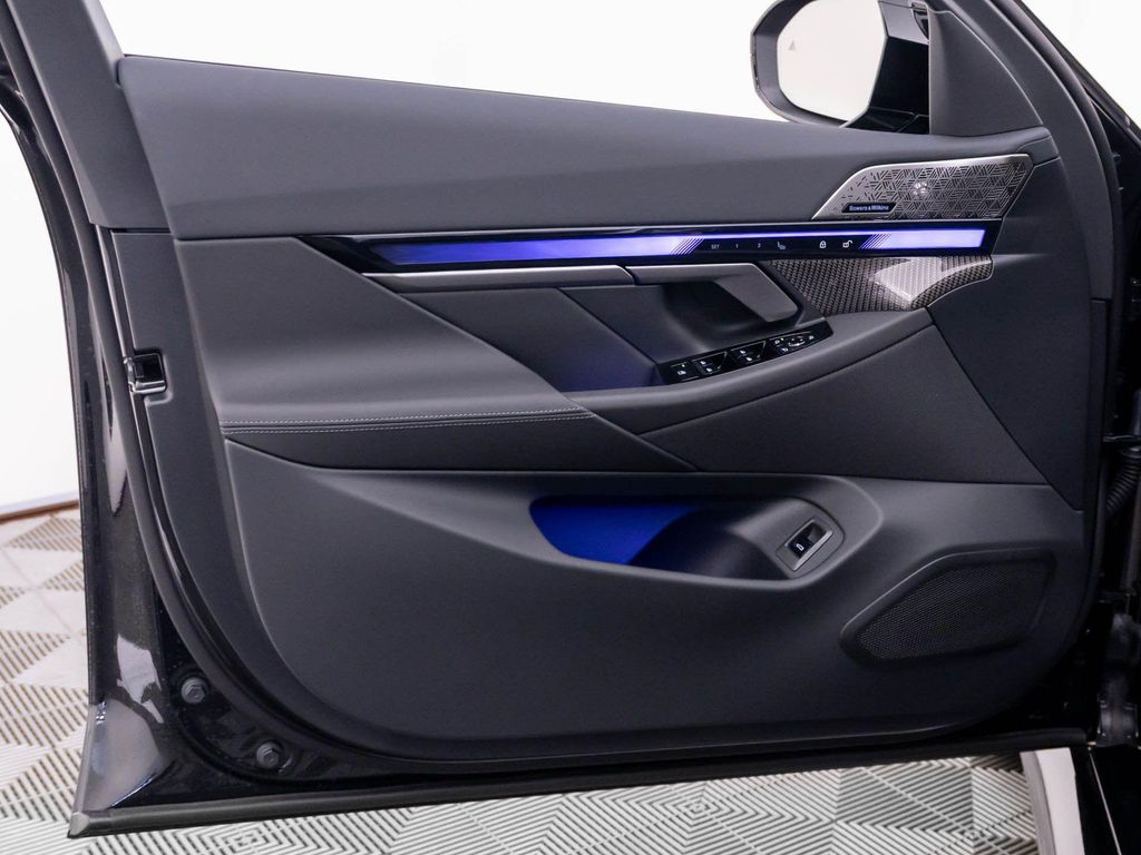 2027 BMW M5 BASE — миниатюра 14