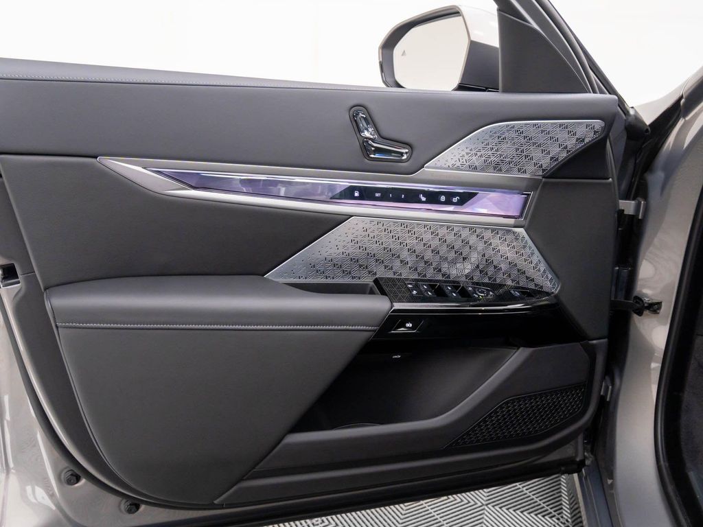 صورة مصغرة 13 لـ 2026 BMW 750E I XDRIVE